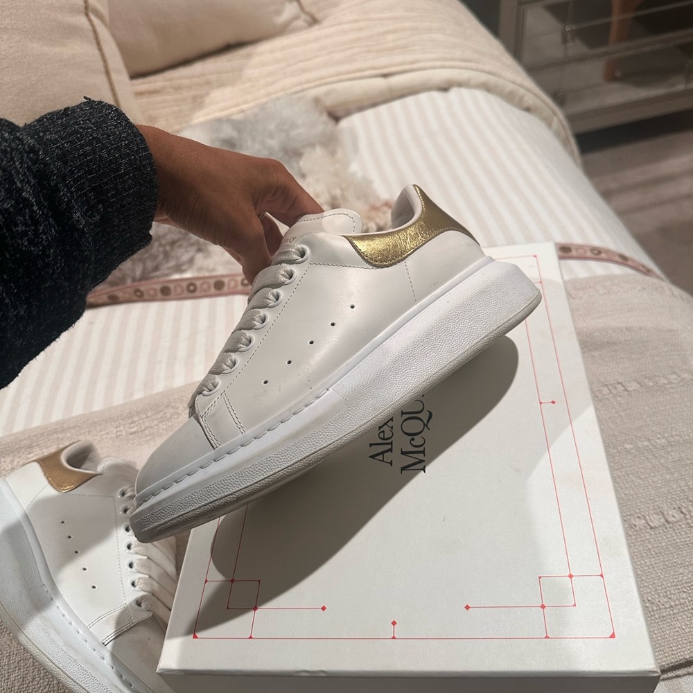 Alexander McQueen Oversized Sneaker - Picture 6 of 7